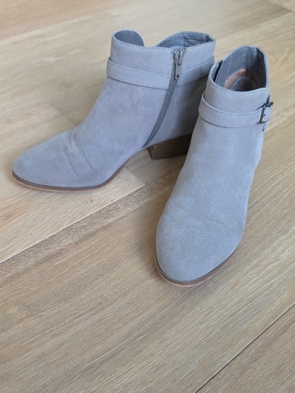 Giani Bernini Light Gray Suede Ankle Booties with Buckle